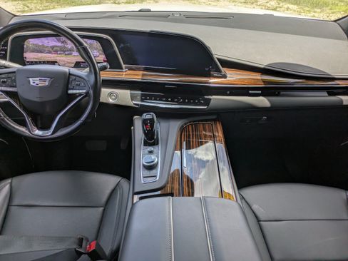 Used 2022 Cadillac Escalade ESV Luxury RWD image 13
