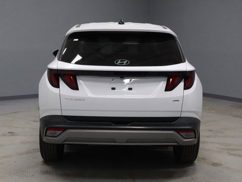 Certified 2025 Hyundai Tucson SE image 9