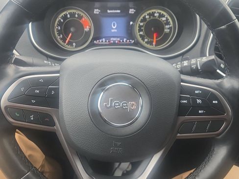 Used 2021 Jeep Cherokee Latitude Lux w/ Comfort/Convenience Group image 24