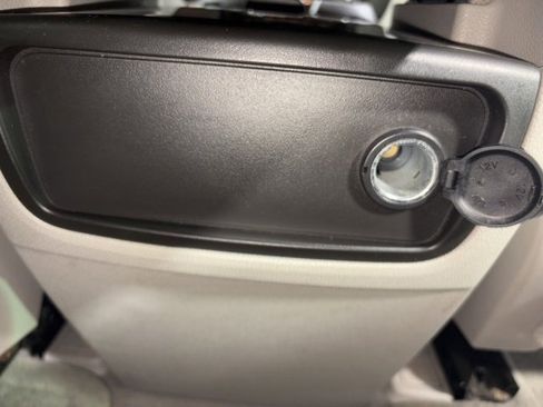 Used 2012 GMC Acadia Denali image 31