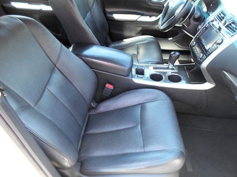 Used 2013 Nissan Altima 3.5 SL w/ Technology Pkg FWD image 21