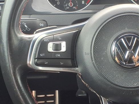 Used 2017 Volkswagen Golf 4-Door FWD image 12