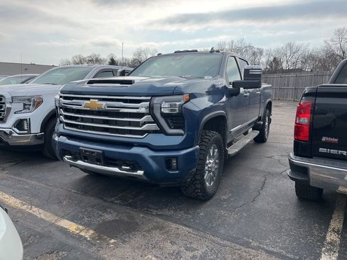 Used 2024 Chevrolet Silverado 3500 High Country w/ High Country Premium Package image 6