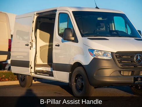 Used 2025 Mercedes-Benz Sprinter 2500 image 9