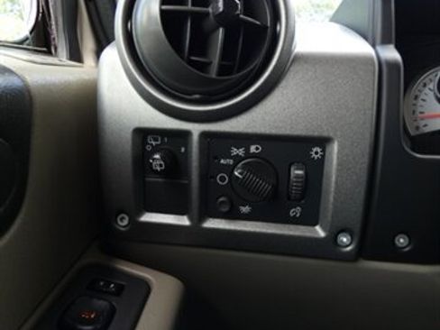 Used 2003 HUMMER H2 w/ Preferred Equipment Group image 25