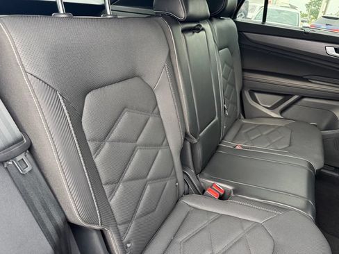 Used 2024 Volkswagen Atlas Cross Sport SE AWD/4WD image 28