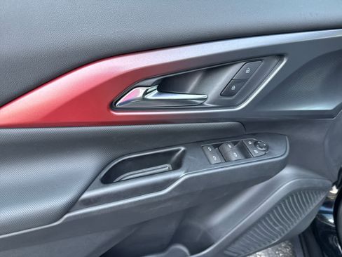 Certified 2024 Chevrolet Equinox EV RS image 19