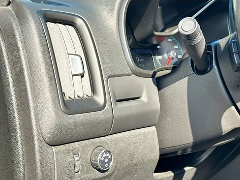 Used 2020 Chevrolet Colorado LT w/ Safety Package image 12