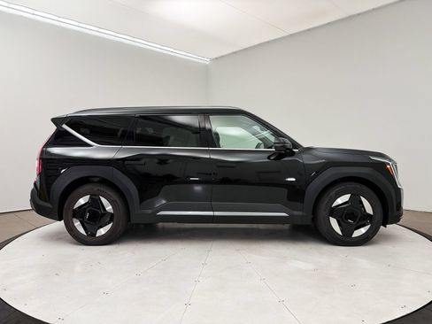 Certified 2024 Kia EV9 Wind AWD/4WD image 19
