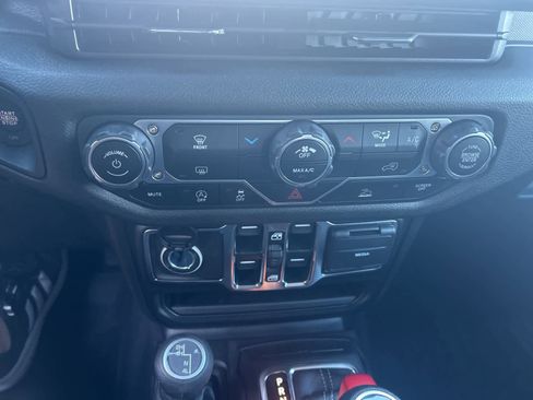 Used 2025 Jeep Gladiator Sport image 33