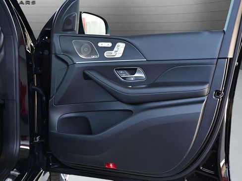 Used 2025 Mercedes-Benz GLS 450 4MATIC image 71