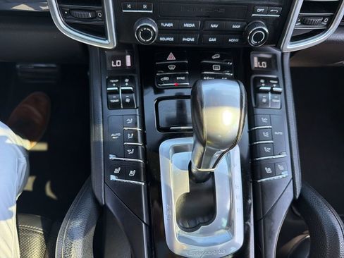 Used 2017 Porsche Cayenne Platinum Edition image 11