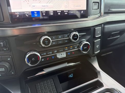 Used 2023 Ford F250 Lariat w/ Lariat Ultimate Package AWD/4WD image 23