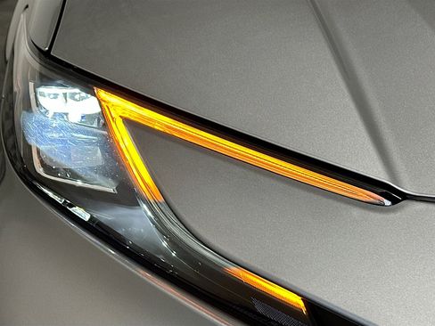 Used 2025 Toyota Camry XLE image 9