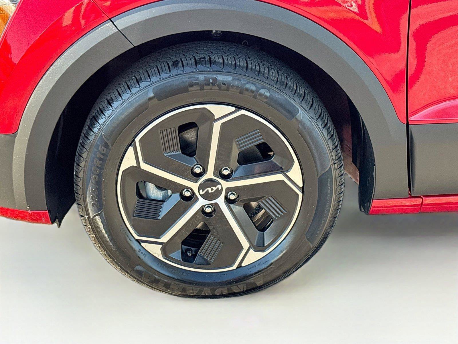 Used 2025 Kia Niro LX FWD image 32