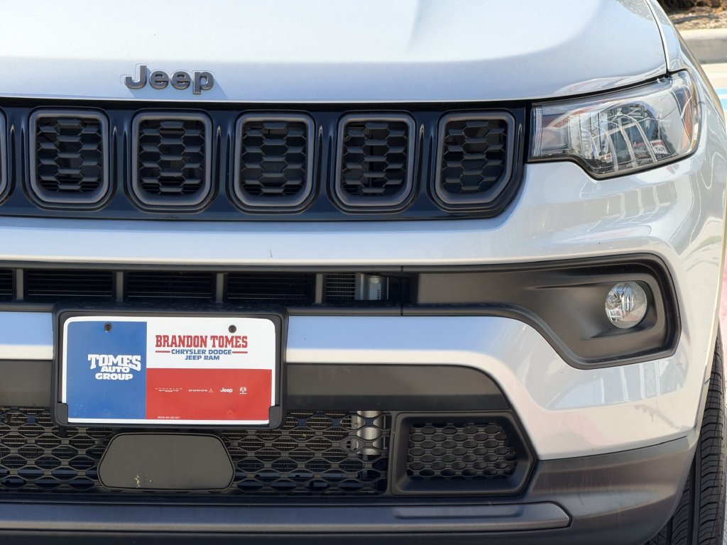 Used 2026 Jeep Compass Latitude AWD/4WD image 8