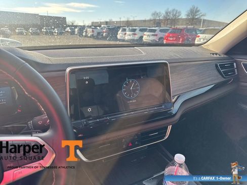 Used 2025 Volkswagen Atlas SEL image 16