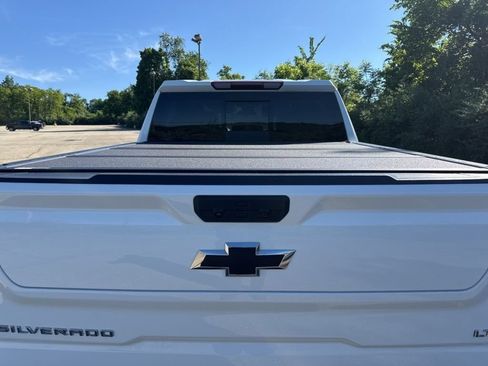 Used 2024 Chevrolet Silverado 1500 LT Trail Boss w/ Convenience Package II AWD/4WD image 4