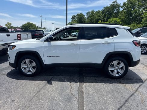 Used 2022 Jeep Compass Latitude w/ Convenience Group AWD/4WD image 3