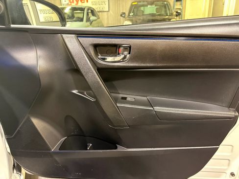 Used 2018 Toyota Corolla SE FWD image 20