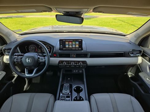 Used 2023 Honda Pilot Touring image 13