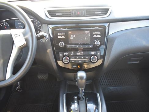 Used 2015 Nissan Rogue SV image 13
