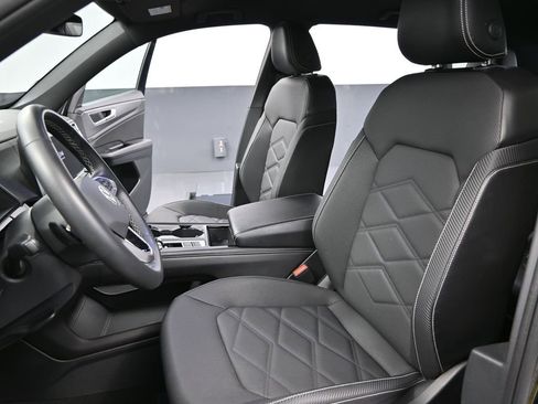 Used 2024 Volkswagen Atlas Cross Sport SE image 23