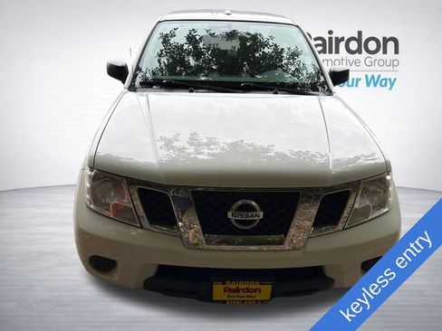 Used 2015 Nissan Frontier SV AWD/4WD image 2