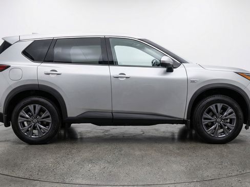 Used 2025 Nissan Rogue SV image 11