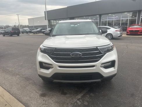 Used 2021 Ford Explorer XLT w/ Equipment Group 202A image 3