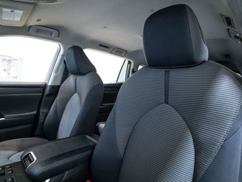 Used 2024 Toyota Highlander LE image 14