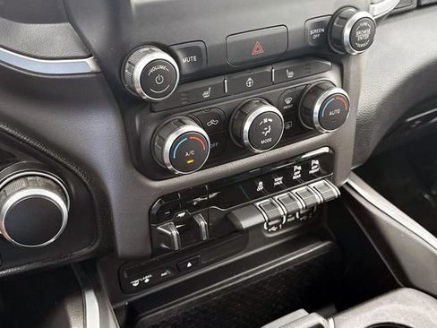 Used 2019 RAM 1500 Big Horn AWD/4WD image 30