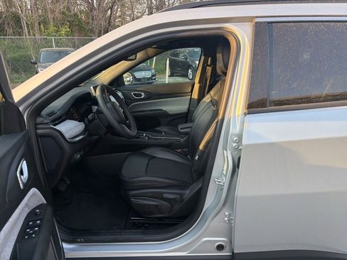 Used 2024 Jeep Compass Latitude image 5