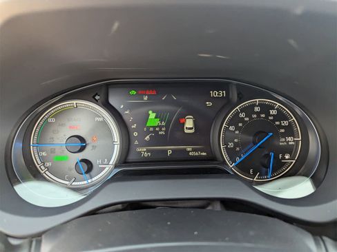 Used 2023 Toyota Venza XLE image 31