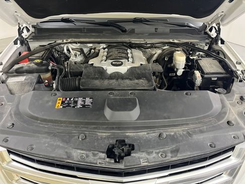 Used 2017 Cadillac Escalade Platinum image 9