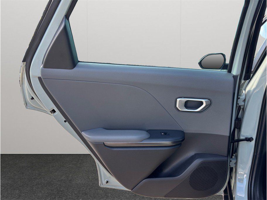 Used 2025 Kia K4 FWD image 33