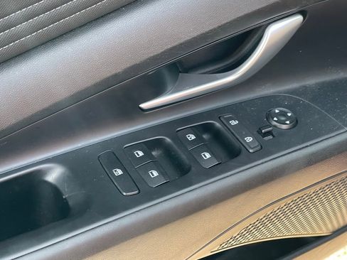 Used 2022 Hyundai Elantra SEL w/ Convenience + Premium Package image 12