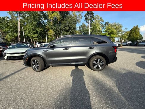 Used 2023 Kia Sorento S FWD image 2