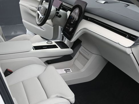 Used 2025 Volvo EX90 Plus image 18
