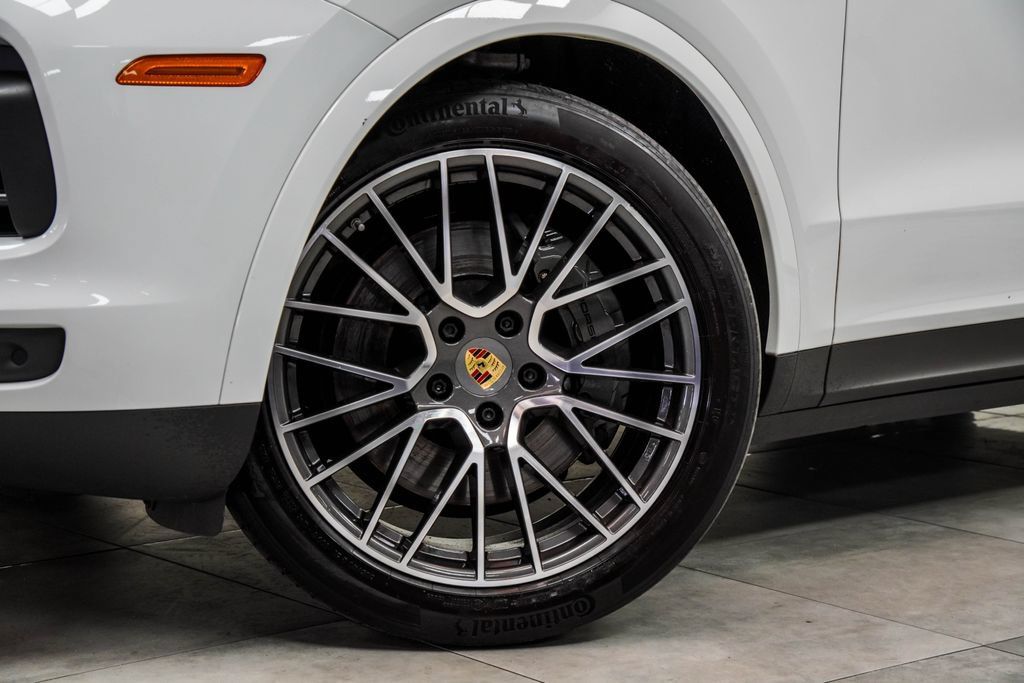 Used 2022 Porsche Cayenne S Platinum AWD/4WD image 5