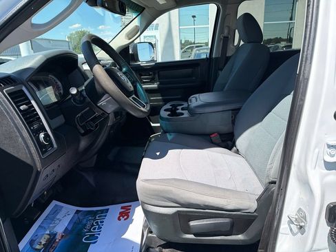 Used 2018 RAM 2500 Tradesman w/ Chrome Appearance Group AWD/4WD image 9