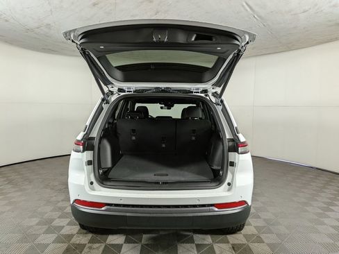 New 2026 Jeep Grand Cherokee Limited w/ Limited Altitude Package AWD/4WD image 9