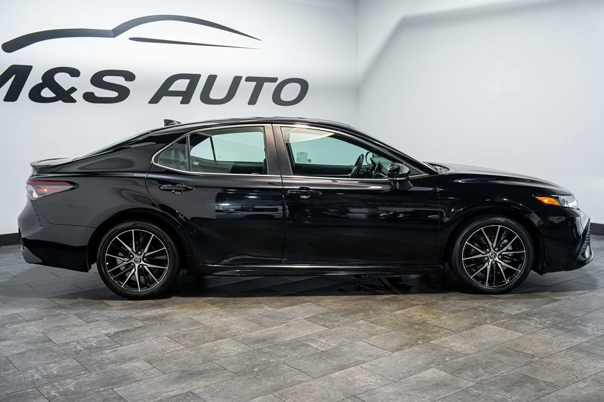Used 2023 Toyota Camry SE w/ Convenience Package FWD image 8
