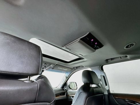 Used 2020 Cadillac Escalade Premium Luxury AWD/4WD image 18