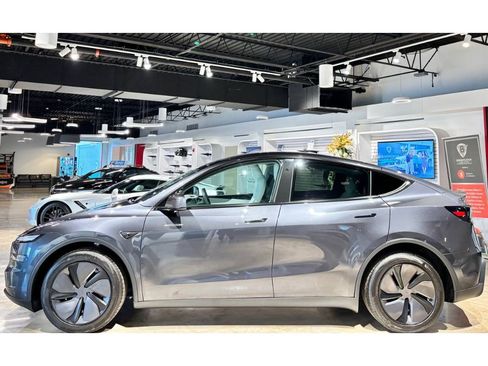 Used 2026 Tesla Model Y Long Range image 8