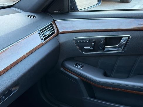 Used 2011 Mercedes-Benz E 350 4MATIC Sedan image 32