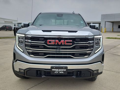 New 2026 GMC Sierra 1500 SLT image 2