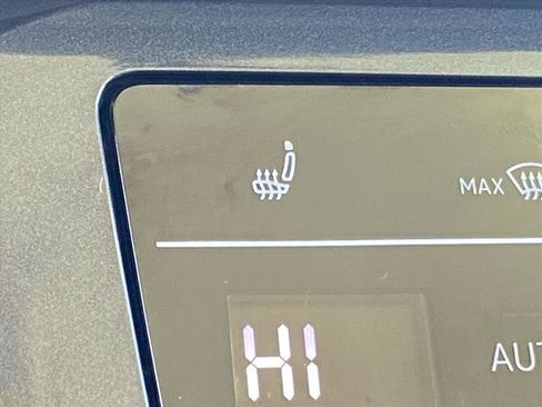 Certified 2023 Volkswagen Tiguan SE image 15