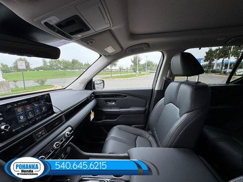 New 2025 Honda Pilot Touring image 33
