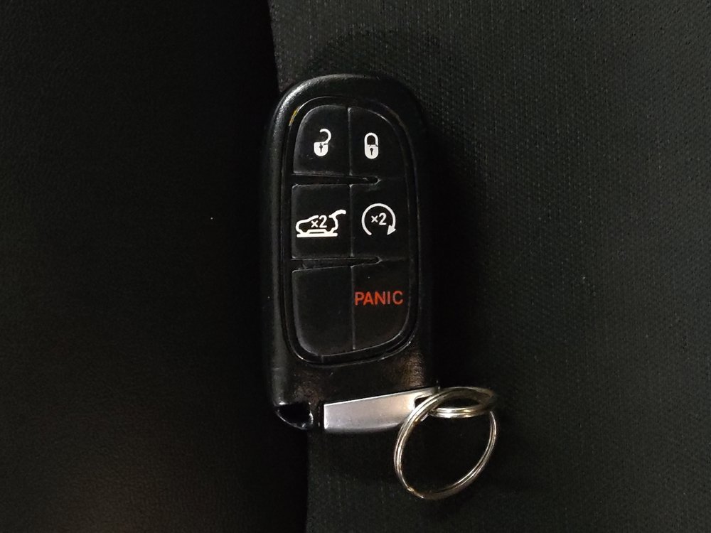 Used 2019 Jeep Cherokee Latitude Plus w/ Comfort/Convenience Group AWD/4WD image 32